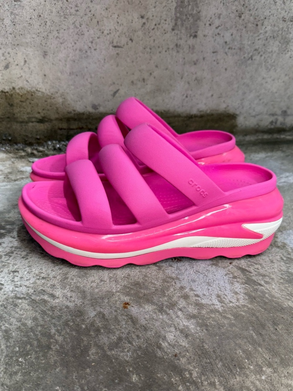 Crocs Mega Crush Triple Strap Platform Chunky Sandals Pink - Picture 2 of 8